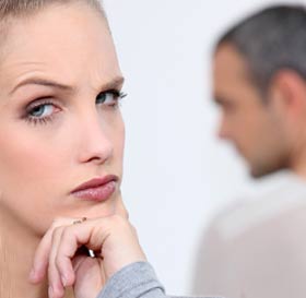 恋人について悩む女性