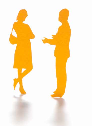 言い訳をしている男性と女性のシルエット