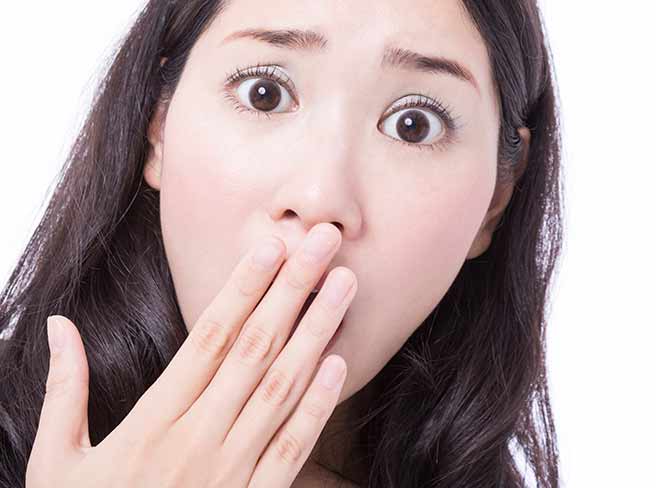 片思いだった男の嫌なところを見つけて驚く女性