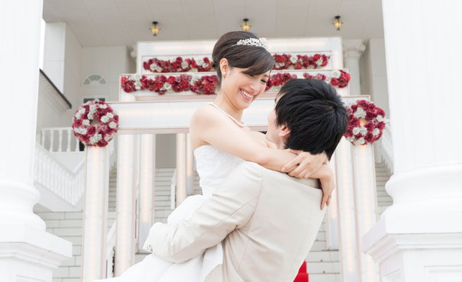 結婚するカップル