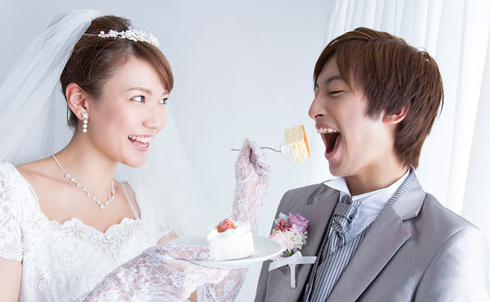 ファーストバイトの意味と結婚式におすすめの面白い演出