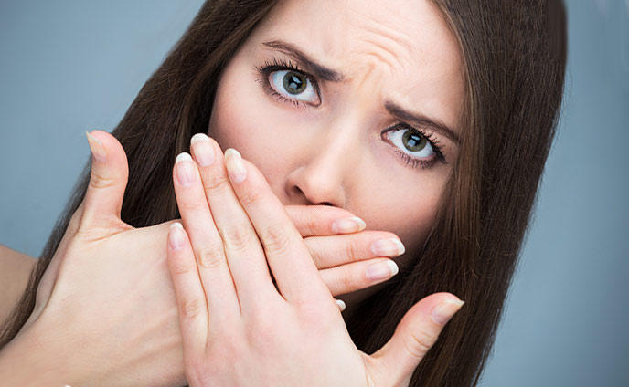 口臭の原因を突き止める方法・口のニオイは病気の可能性も
