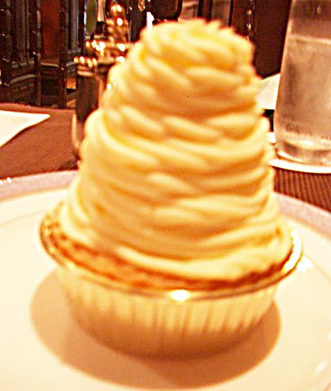 チーズクリームを使用したモンブラン☆濃厚な味わいで人気です♪