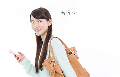 ザイオンス狙いで好きな人にチラチラ会いに行く女性